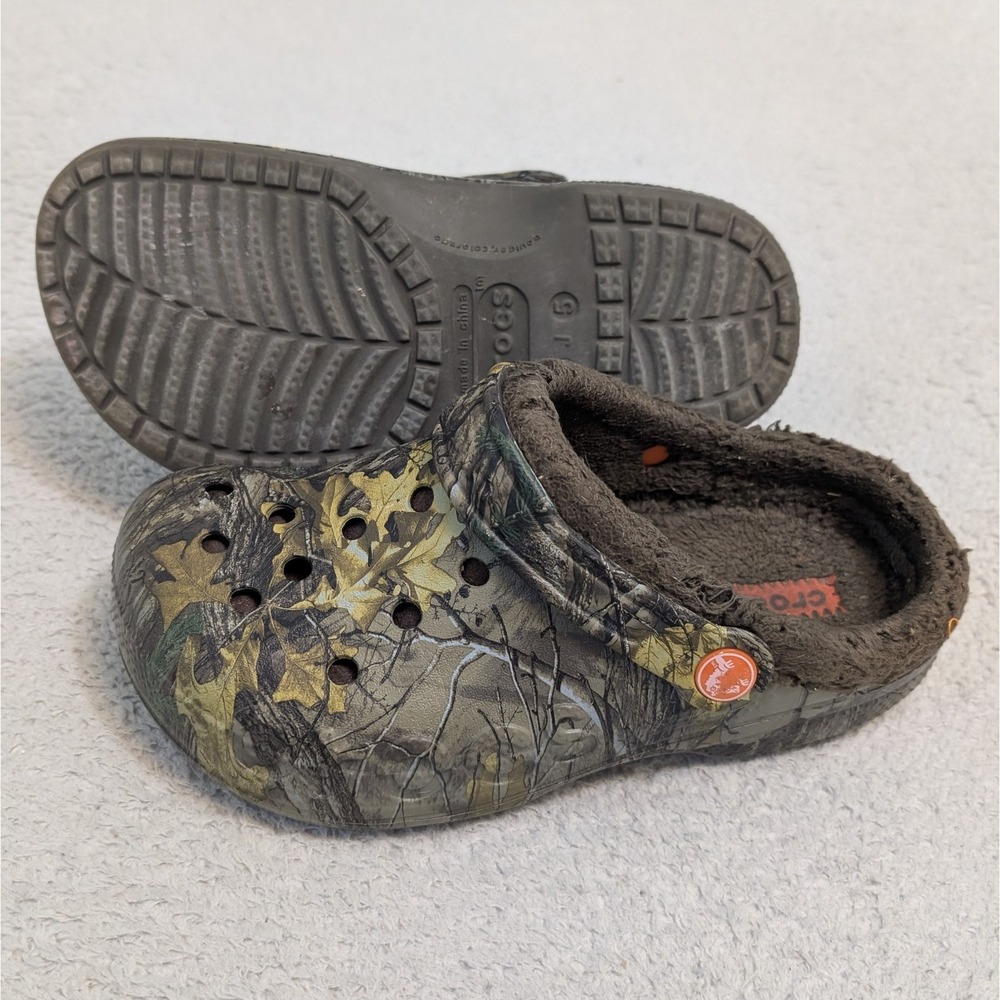 Crocs Olive‎ Green Camo Fleece Lined Women's 5 Juniors 3 Comfort Shoes Unisex